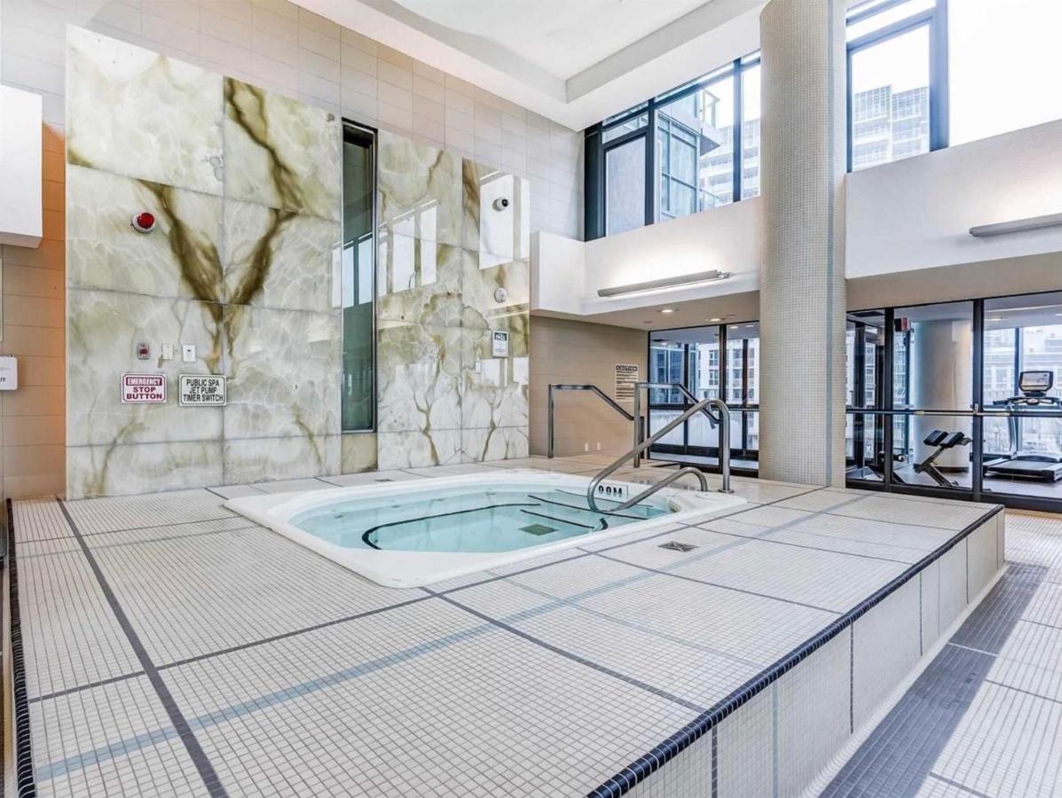 Апартаменти Downtown Toronto+Free Parking+Cn Tower View Екстер'єр фото