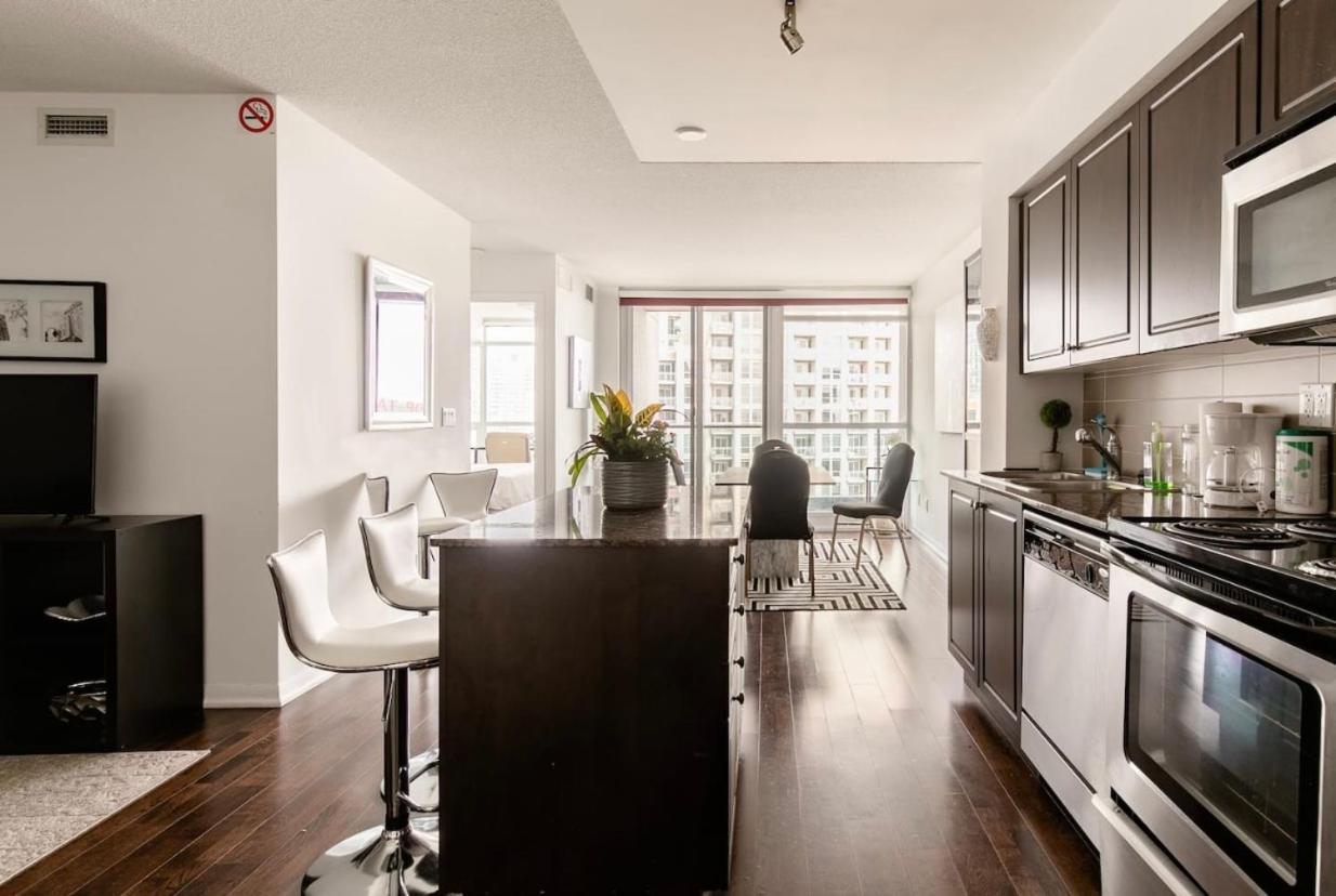 Апартаменти Downtown Toronto+Free Parking+Cn Tower View Екстер'єр фото