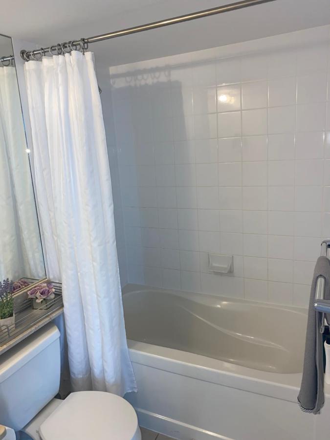 Апартаменти Downtown Toronto+Free Parking+Cn Tower View Екстер'єр фото