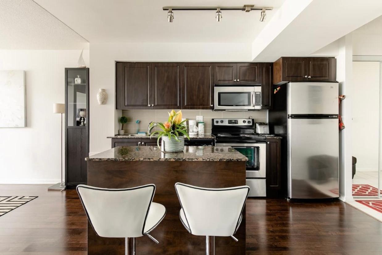 Апартаменти Downtown Toronto+Free Parking+Cn Tower View Екстер'єр фото