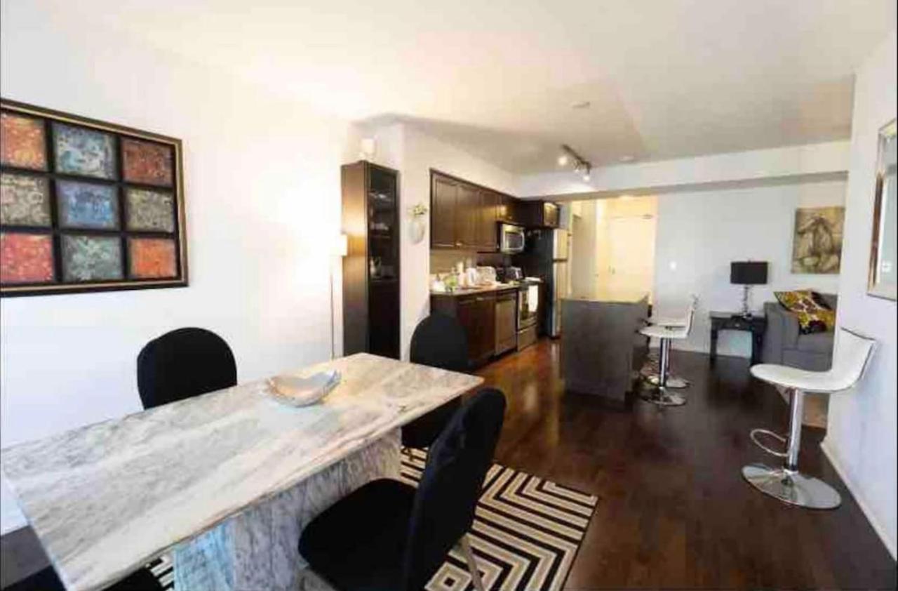 Апартаменти Downtown Toronto+Free Parking+Cn Tower View Екстер'єр фото