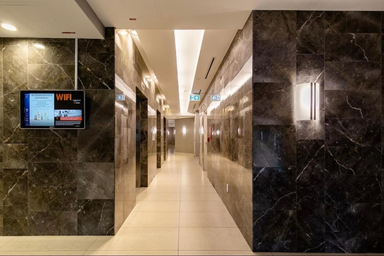 Апартаменти Downtown Toronto+Free Parking+Cn Tower View Екстер'єр фото