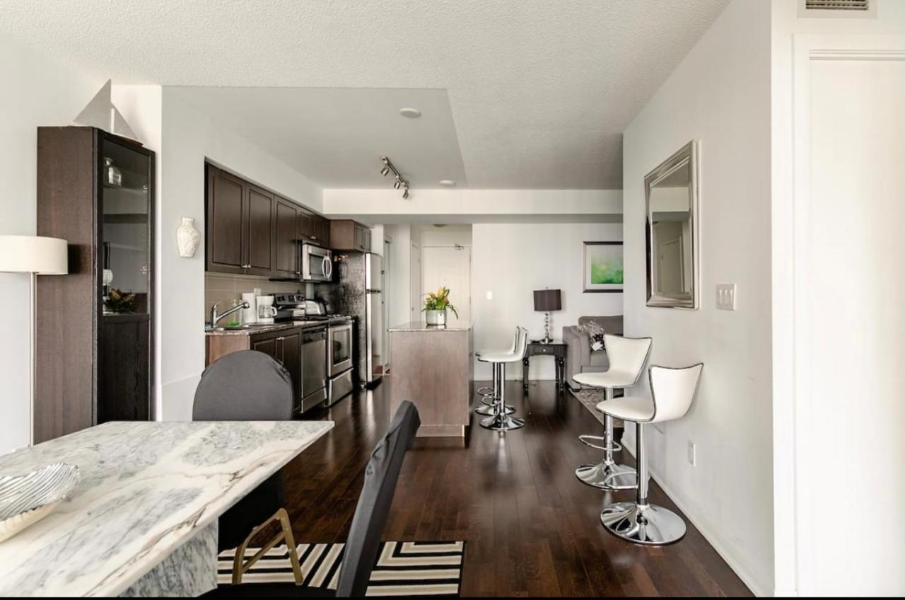Апартаменти Downtown Toronto+Free Parking+Cn Tower View Екстер'єр фото